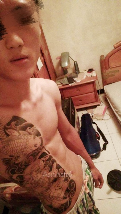 asianstr8:幹，這種刺青跟大屌的台客，看了都癢了吧。-Like➡️https://asianstr8.tumblr...