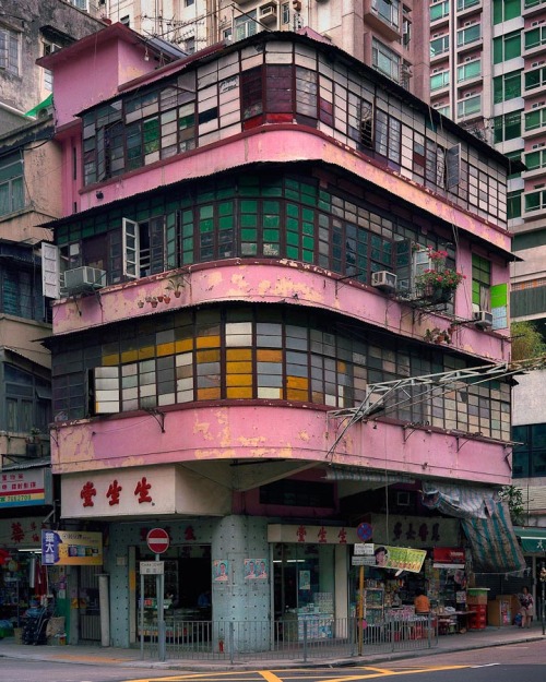 stoweboyd:chroniclesofamber:In “Hong Kong Corner Houses,” the...