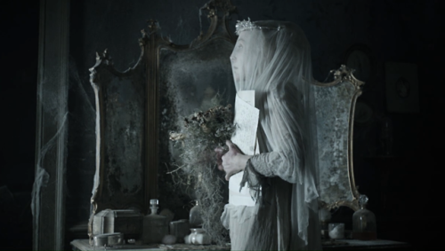 veinsofglass:Gillian Anderson as Miss Havisham in Great...