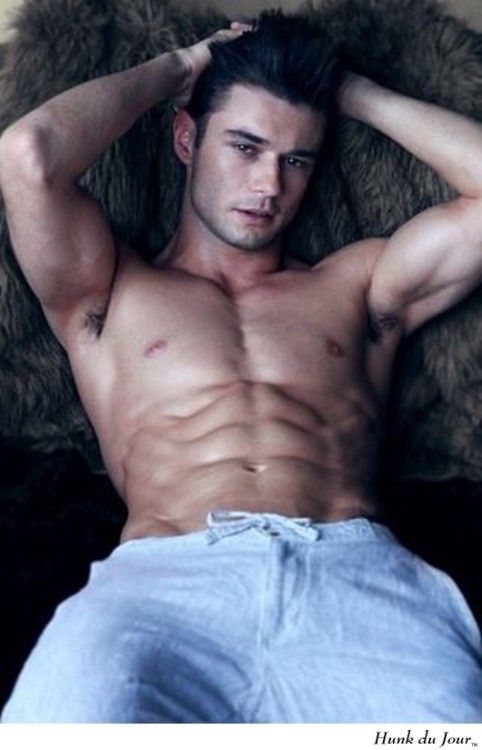 Your Hunk of the Day: Amadeo Leandro http://hunk.dj/7152