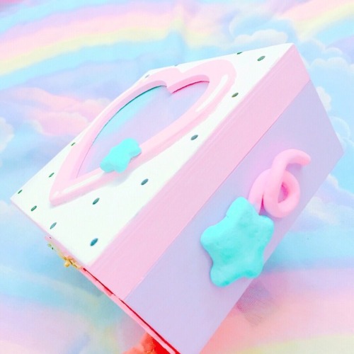 kookybun:mistydreaming:cute little heart jewelry box i painted...