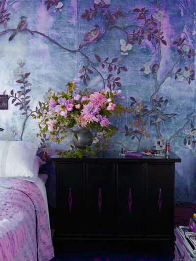 Painted walls, wall murals and wall papers