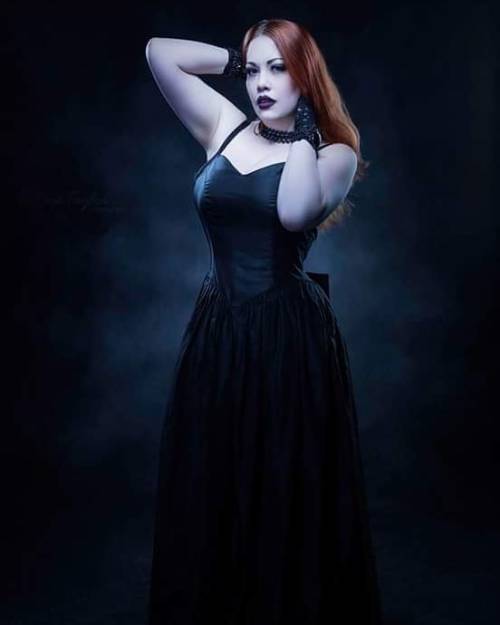 dublinphotographer dublinmodel gothstyle victoriangoth gothfashion gothic redheadmodel curvymodel photography newgenerationcameraclub shirmadness ricktaylorphotography curvesfordays goth