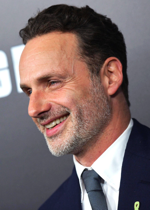 andy-clutterbuck:Season 9 Premiere of The Walking Dead