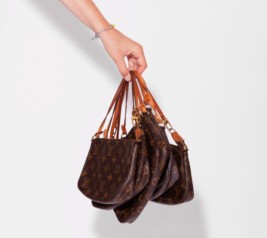 Louis Vuitton brengt ode aan Knokke met eigen handtas