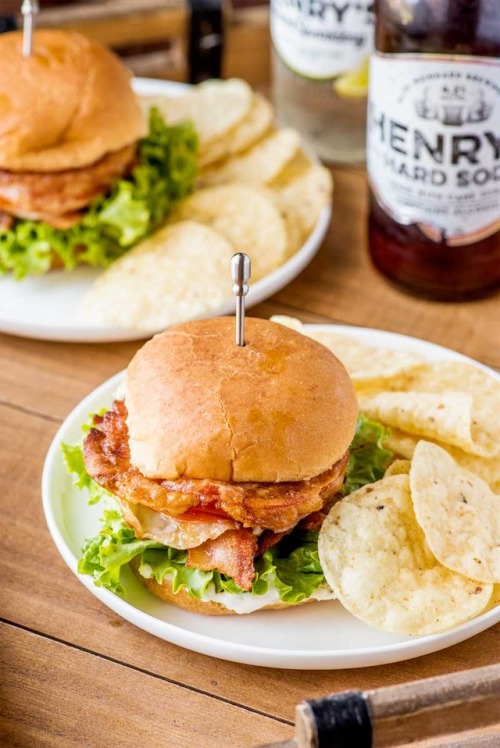 foodffs:FRIED TOMATO BLT SLIDERSWhether you love fried green...