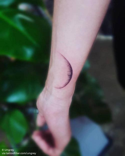 By Ungrey, done in Seoul. http://ttoo.co/p/187900 small;astronomy;single needle;tiny;ungrey;ifttt;little;wrist;crescent moon;moon