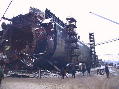 enrique262:The remains of the Russian nuclear submarine Kursk,...