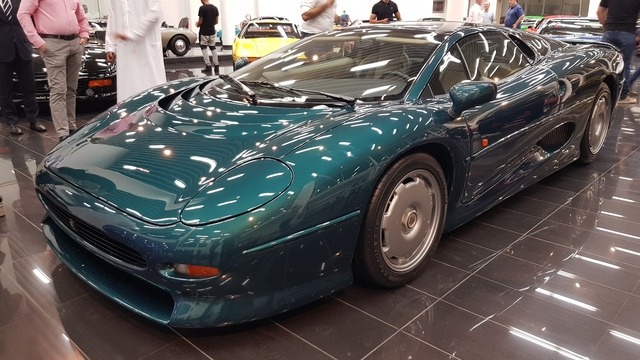 Amateur photographer — 1990-92 Jaguar XJ220 3.5 L twin turbo V6 engine,...