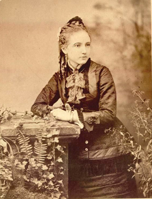 Born in 1862 (at the beginning of the Civil War), Anna was 18...