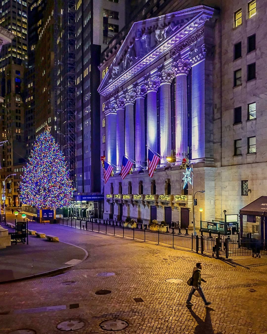 Christmas Tree at NYSE by @chandlelee