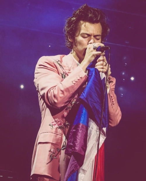 harrystylesdaily:Dallas, Texas - June 5 (via valamala)