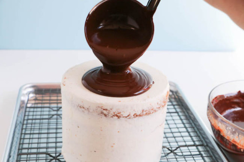 foodffs:How to Ganache a Cake 2 Ways: Poured &...