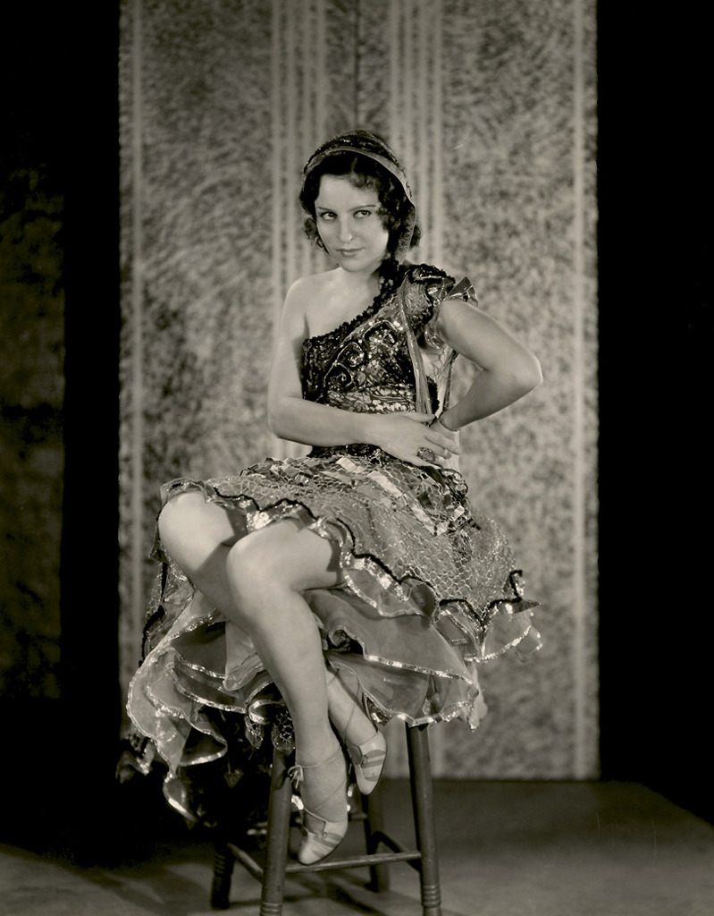 creepingirrelevance:
“ Maria Alba, 1932
from Grapefruit Moon
”