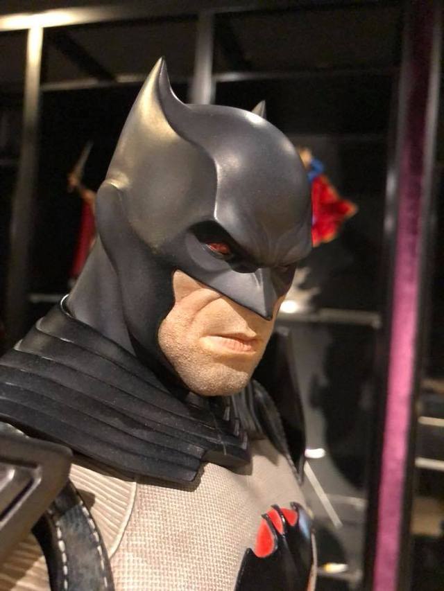 flashpoint batman statue