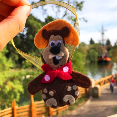 I made felt ornaments of the country bears, for the country...