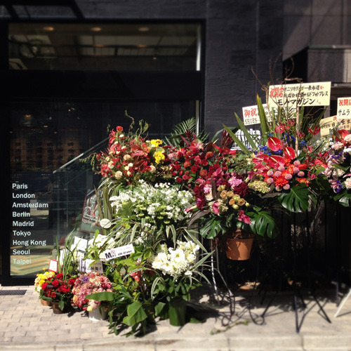 表参道 OMOTESANDO - CONGRATULATORY FLOWERS / photo: L Phay