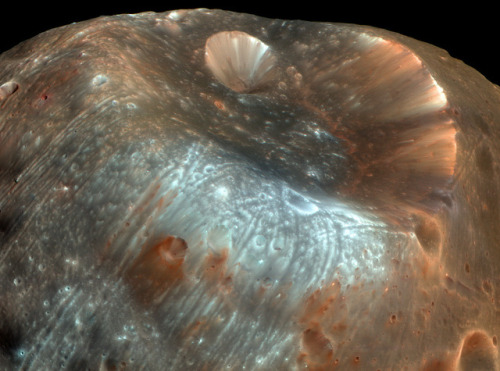 selantalksaboutspace:Stickney Crater on Phobos.