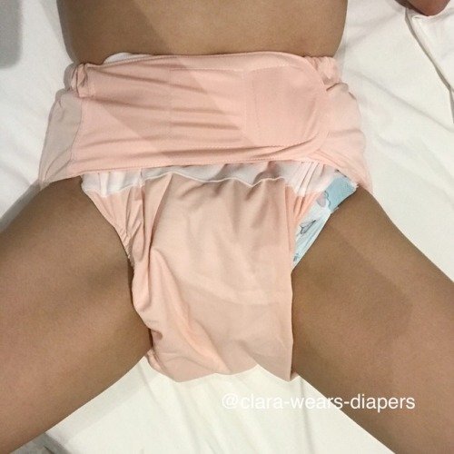 clara-wears-diapers:First time wearing Pampers but it ripped...