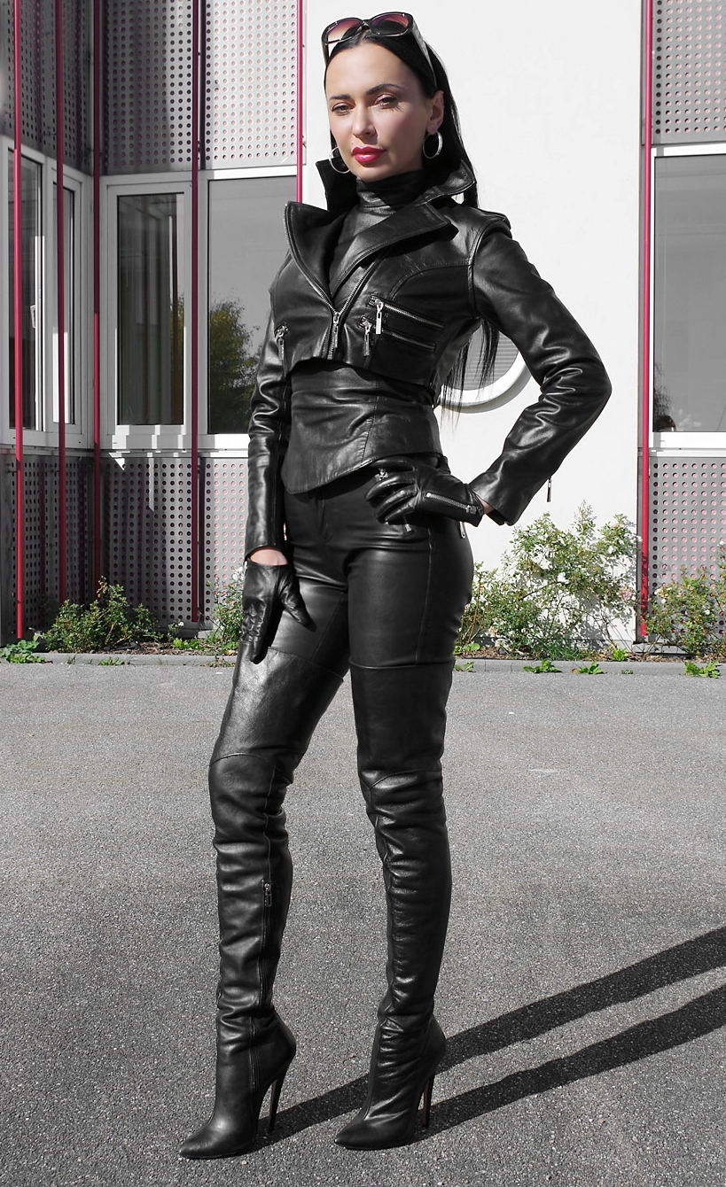 Imperious look : r/LadiesInLeather