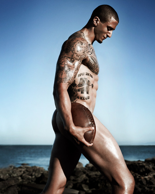 lamarworld1:Colin Kaepernick bulge & booty