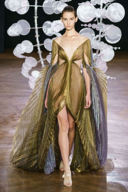 thegirlinthemiddlerunway