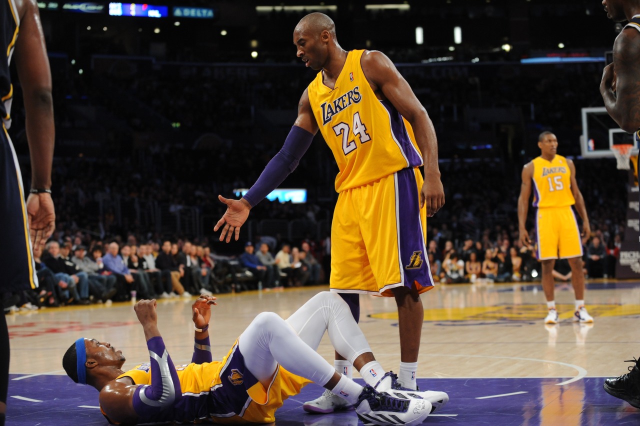 NBA Through the Lens — Kobe Bryant of the Los Angeles Lakers helps ...