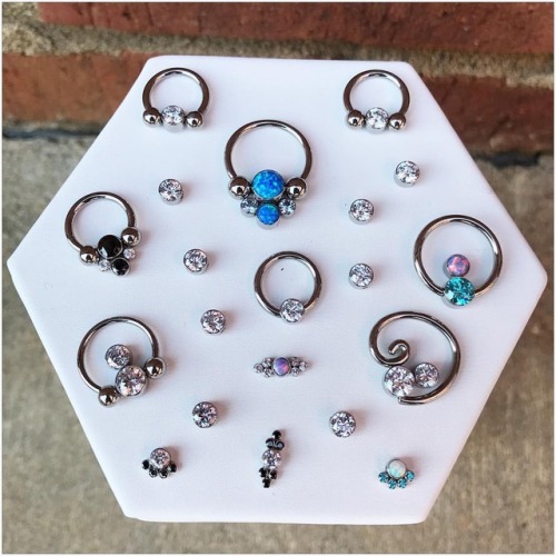 @leroifinejewelry Captive Gems and Captive Clusters perfect for...