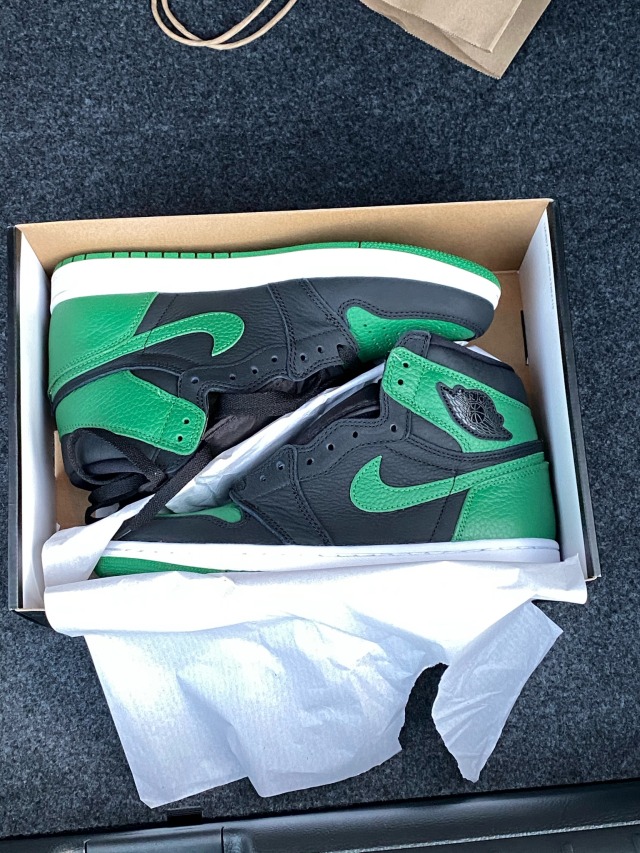 outfits to wear with pine green 1s