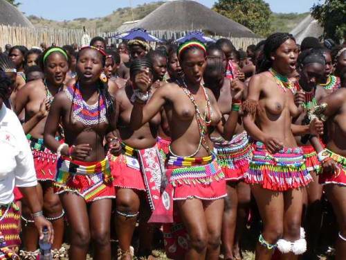 allakinwande:ZULU WOMEN ARE PROUD WEARERS OF WAIST BELTS...