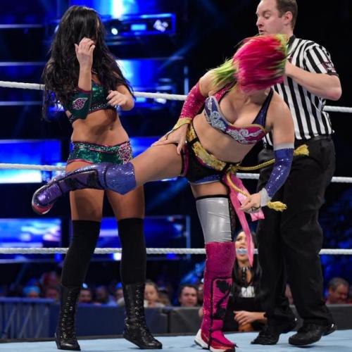 wrathofasukacity:Asuka vs. Peyton Royce: photos1 / 2