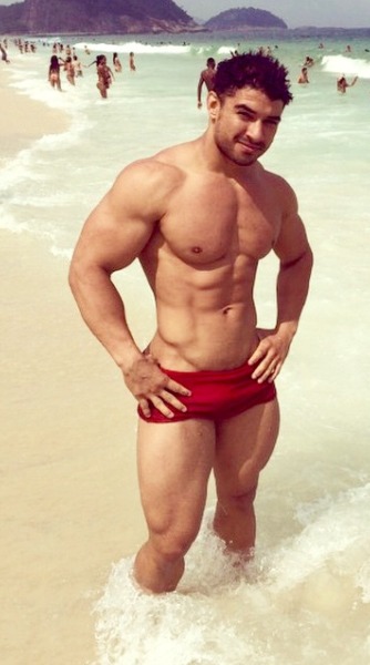 Leon Araujo, one sexy Brazilian muscle hunk!