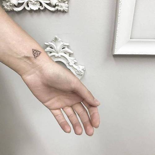 11 Cool Small Tattoo Ideas for Men | Vivid Ink Tattoos