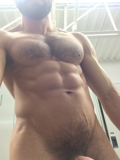 growingjock:Changeroom selfie - not much progress on the core...