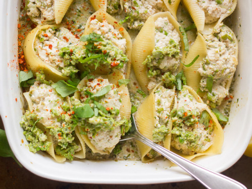 tinykitchenvegan:Vegan Pea Pesto Stuffed Shells