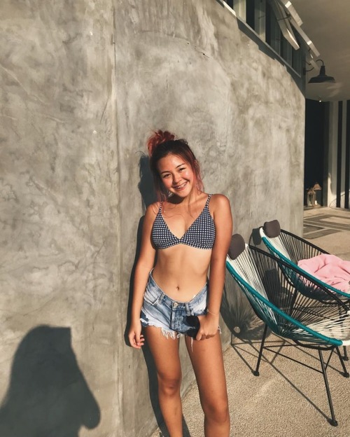 singaporetreasure:SYT showing off her bikini