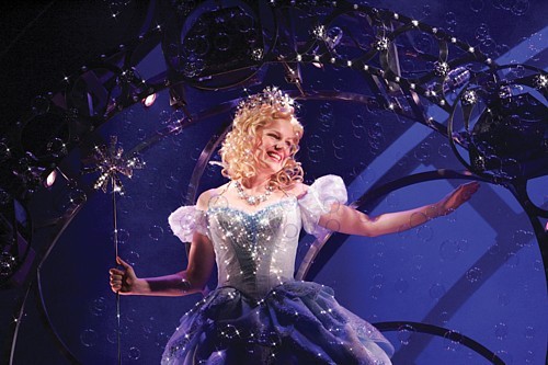 Wicked in Pictures (Helen Dallimore (Glinda) in the original West End...)