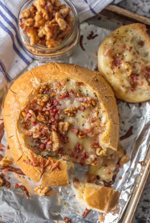 verticalfood: Baked Brie Bread Bowl Recipe