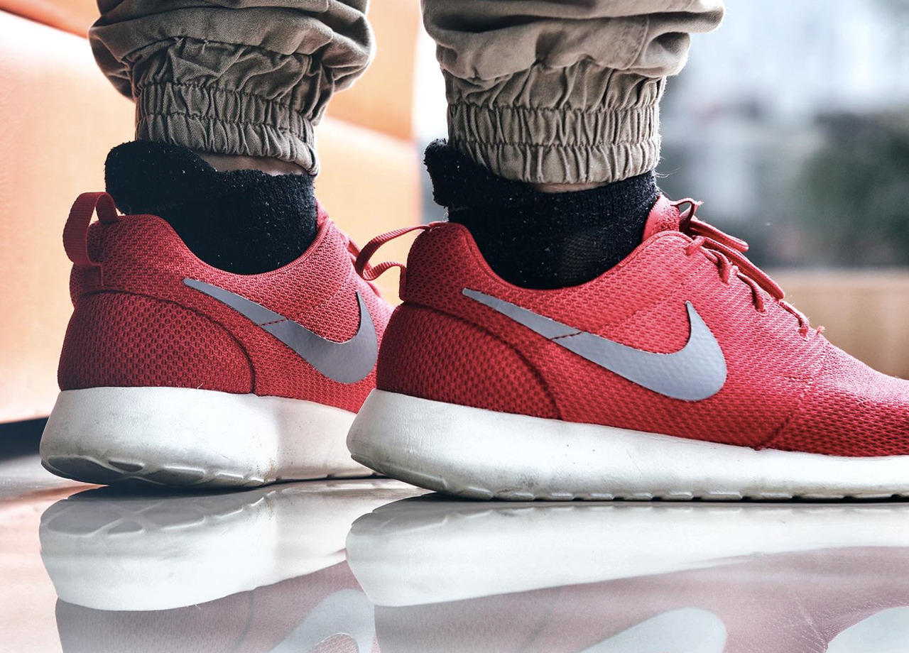 roshe run red