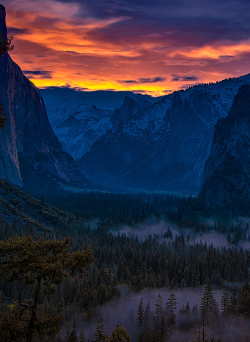 coiour-my-world:Tunnel View Sunrise by William McIntosh 