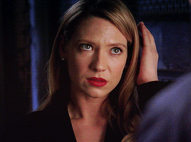 fringe fringefox olivia dunham anna torv mine my gifs mine: fringe i am so out of practice with making gifs and colouring??? what am i doing but in the last gif she& 039;s saying thank you to a compliment peter gave her and her little smile is SO CUTE