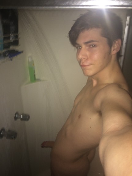 thesithgay:Fabian, the 18 yo British boy, showers, shows some...