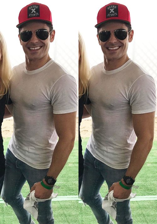 zacefronsbf:Zac Efron in Malibu, California (September 17th)