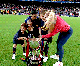 إحتفال برشلونة بلقب الدوري لموسم 2018/2019 في الكامب نو  Tumblr_pqq27sFCj11uo4zhwo4_400