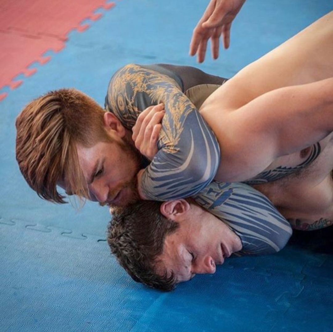 Any type of choke hold controls your victim, it keeps him steady as you dra...