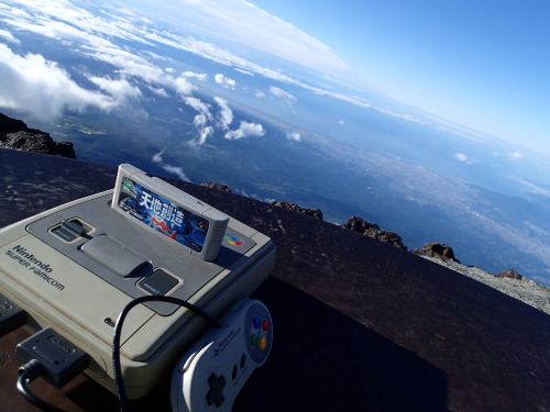 【画像あり】スーファミかついで富士山登ってきたから画像うｐ : 暇人＼(^o^)／速報 - ライブドアブログ