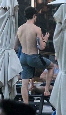 debriefed:Celebrity Butts: Shawn Mendes showing off tight ass in...