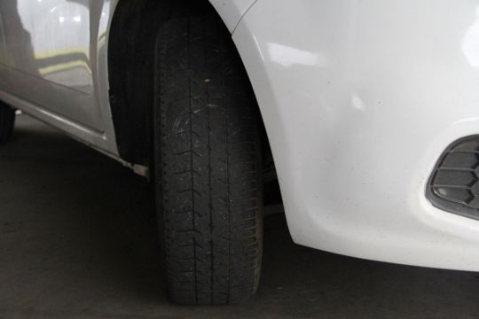 Pneu careca dos carros seminovos devem ser conferidos