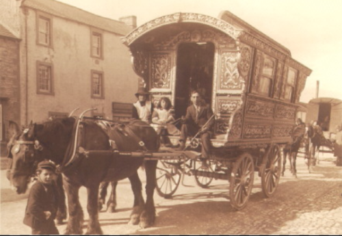 Rroma family arrived to town in a wagon. 1900.