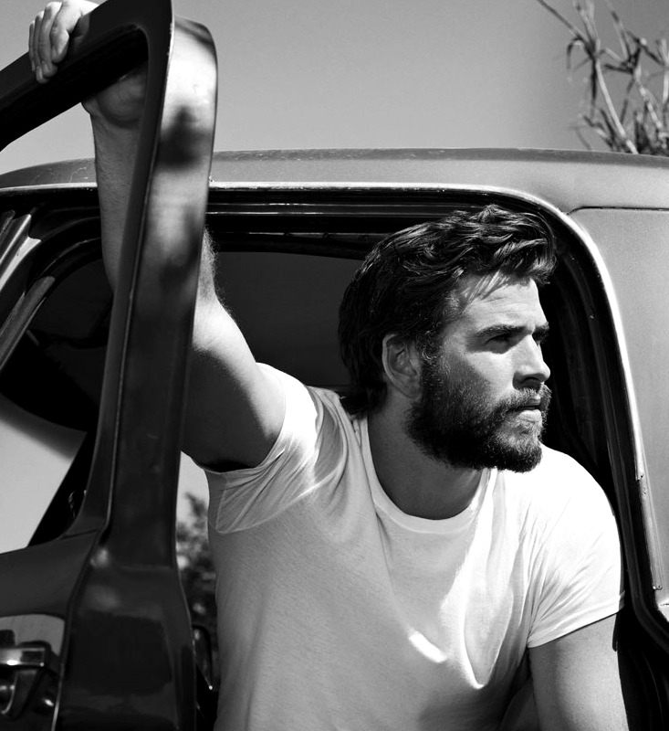 liam hemsworth.  - Página 30 Tumblr_or2q2oaR6W1v2ayxfo1_1280